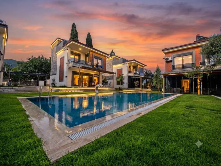 Güre'de Satılık 3+1 Müstakil Villa, Deniz Manzaralı, Havuzlu