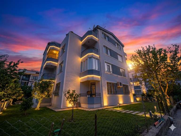 Akçay'da Satılık 3+1 Daire, Ön Cephe, Bahçeli, 3 Balkonlu